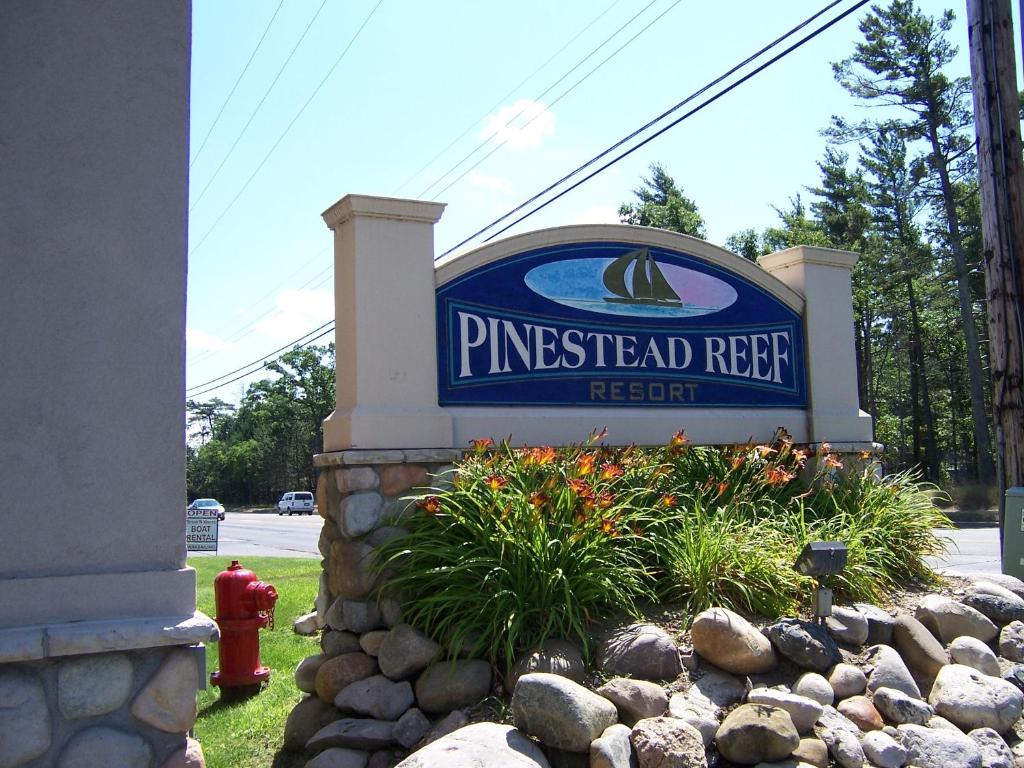 Pinestead Reef Resort (Traverse City) 
