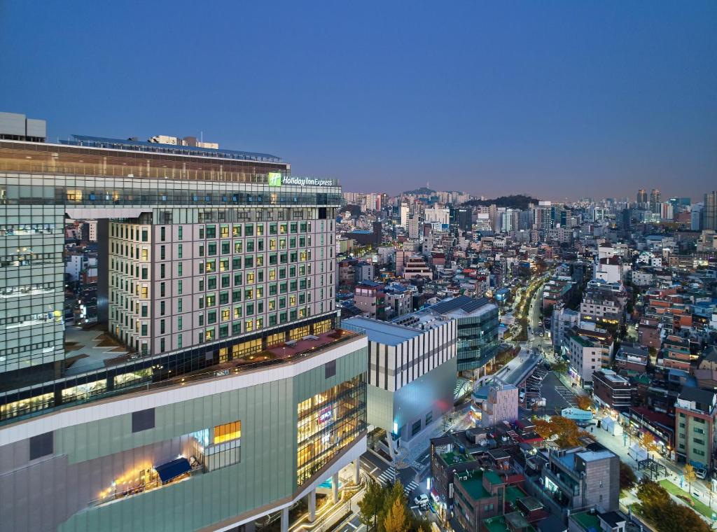 Holiday Inn Express Seoul Hongdae