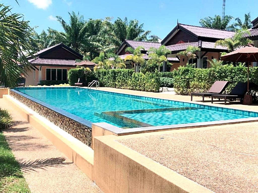Palm Kiri Aonang Resort: Deluxe Bungalow with Bathtub