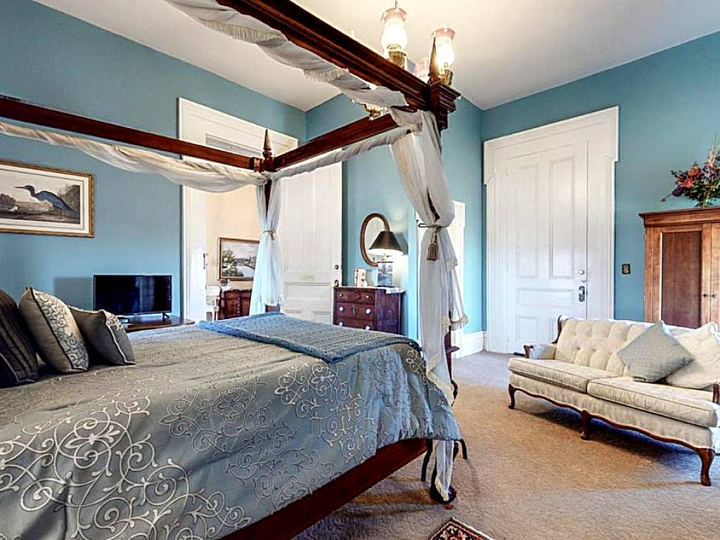Maple Hill Manor Bed & Breakfast: Superior Queen Room (Springfield) 