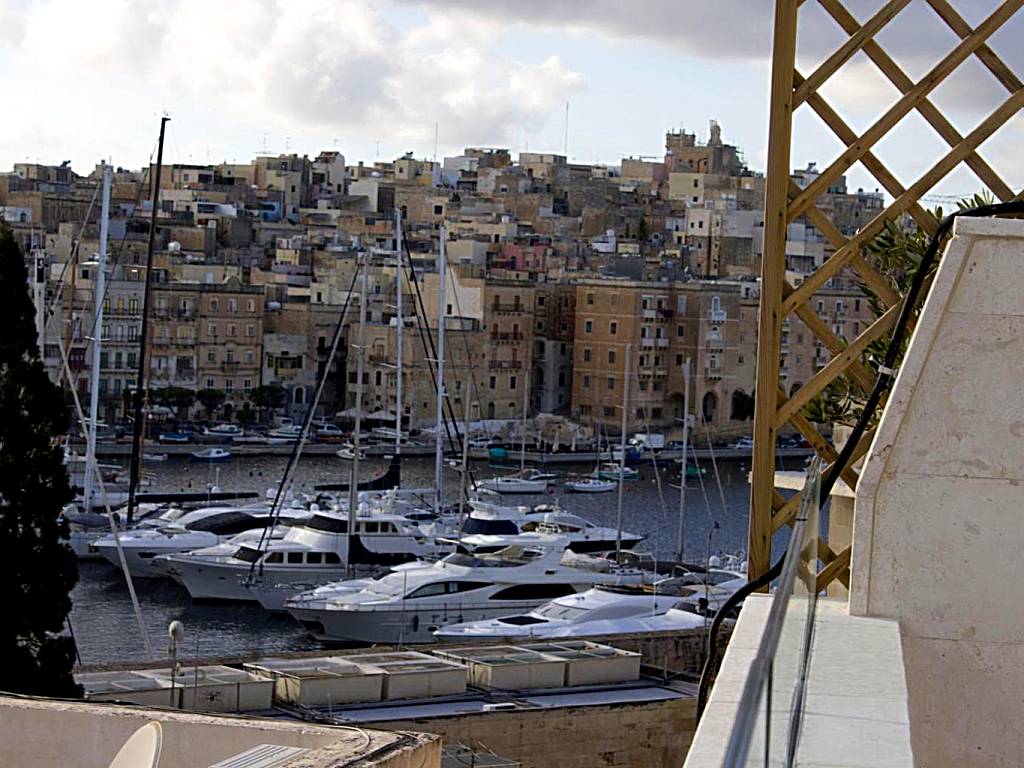 50th Boutique Hotel: Junior Suite with Terrace and Jacuzzi - single occupancy (Vittoriosa) 