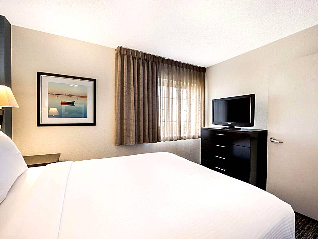 Sonesta Simply Suites Miami Airport Doral: One-Bedroom Queen Suite