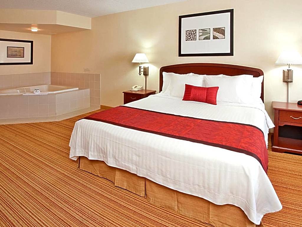 Courtyard by Marriott Toronto Mississauga/Meadowvale: King Room with Spa Bath