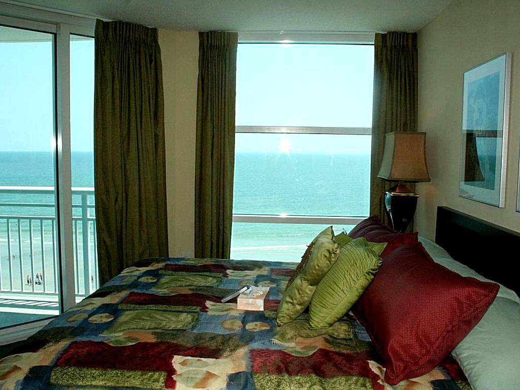 Seaside Resort by Capital Vacations: Three-Bedroom Suite