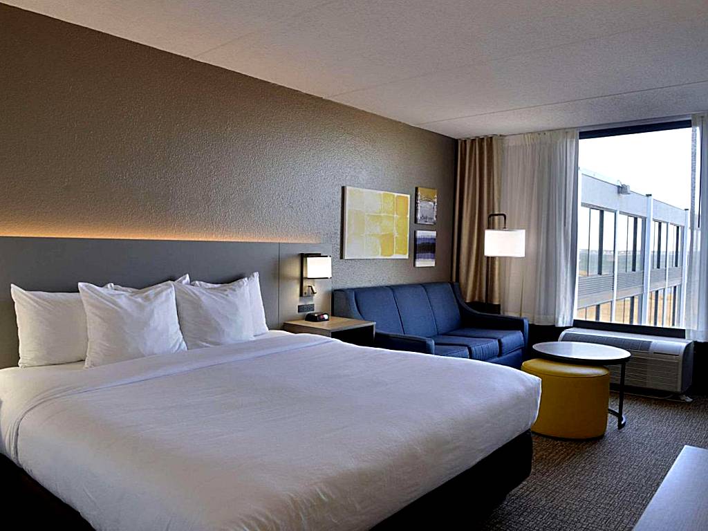 Comfort Inn Gold Coast: King Room with Spa Bath