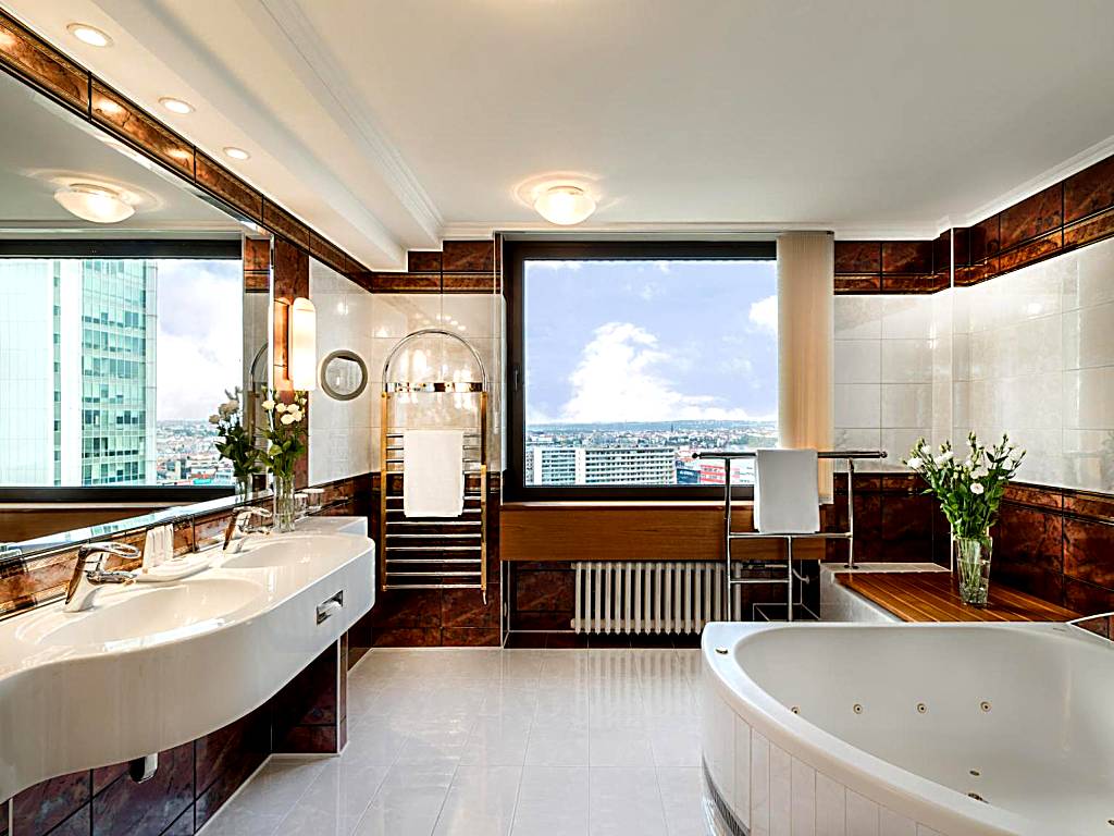 Panorama Hotel Prague: Panorama Suite with city view & private jacuzzi