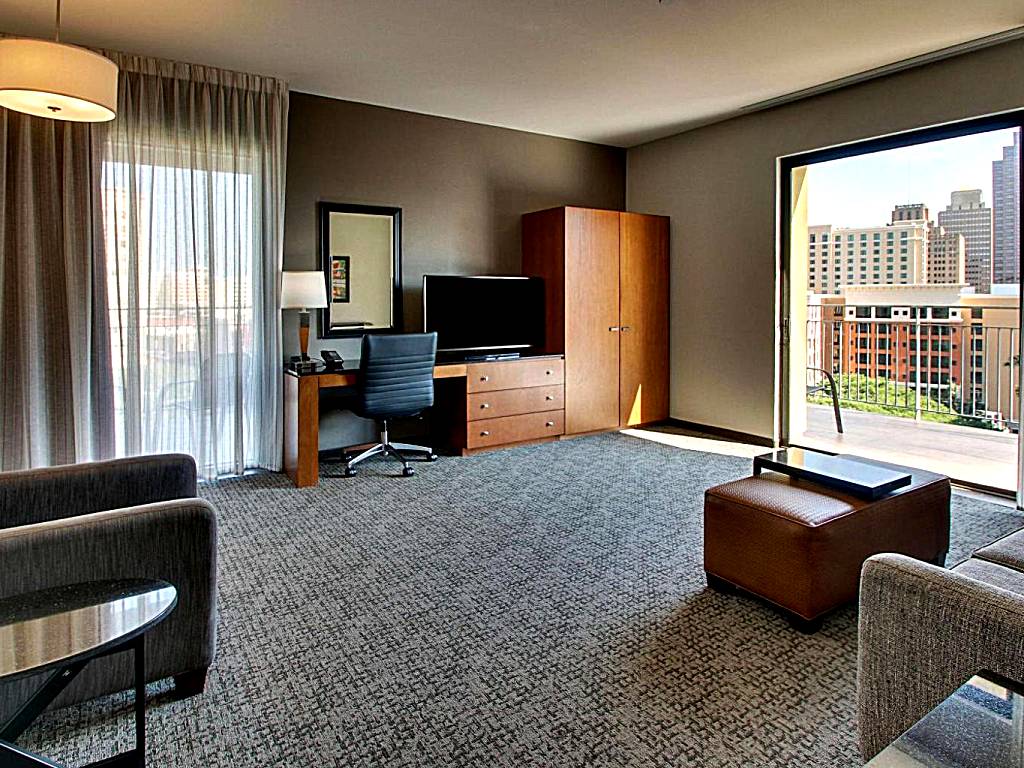 Drury Plaza Hotel San Antonio Riverwalk: Queen Suite with Spa Bath with Terrace