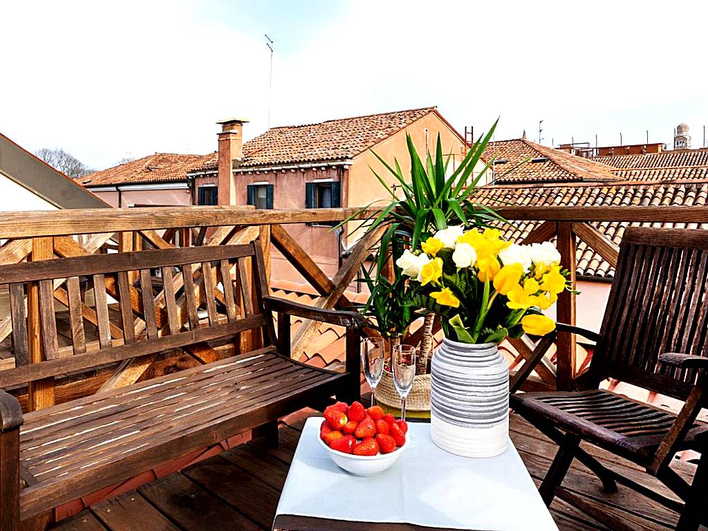 Ca' Degli Antichi Giardini Apartments: Superior Two-Bedroom Apartment on Two Floors with Terrace