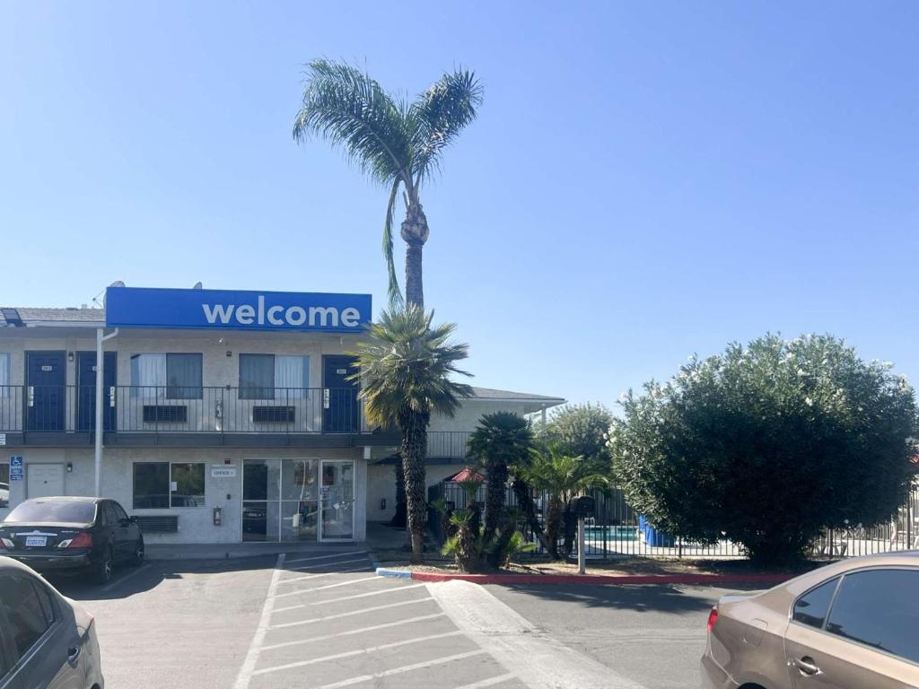 Motel 6-Tulare, CA