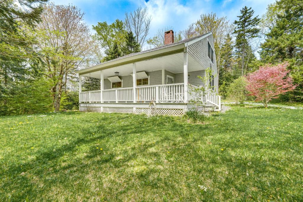 Rustic Marlboro Cottage 4 Mi to Lake Raponda!