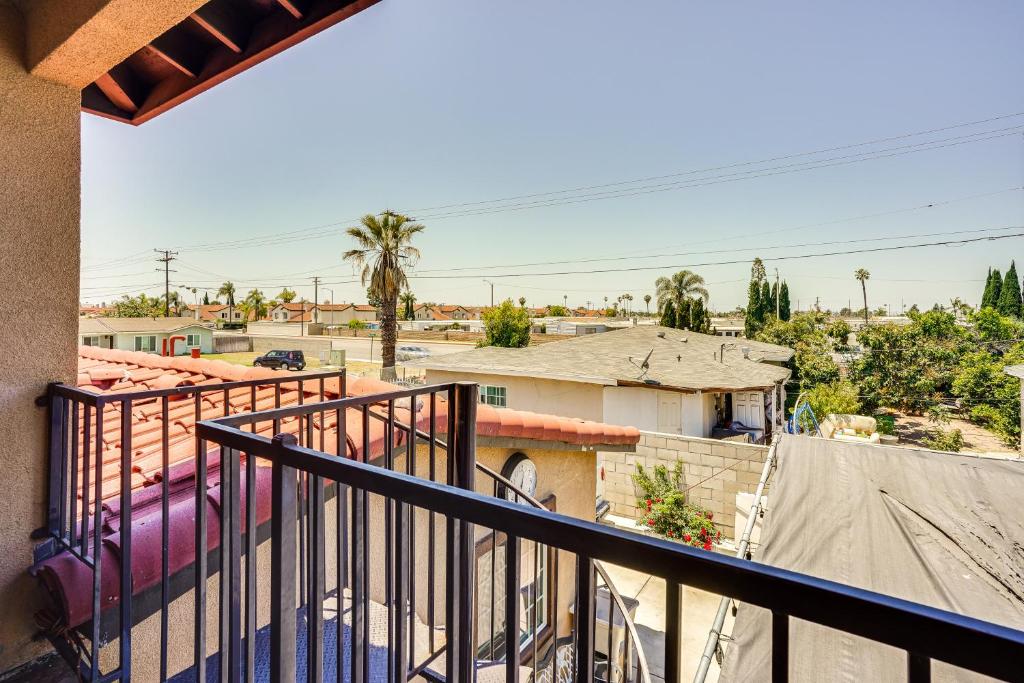 Westminster Apartment with Balcony, Near Disneyland!