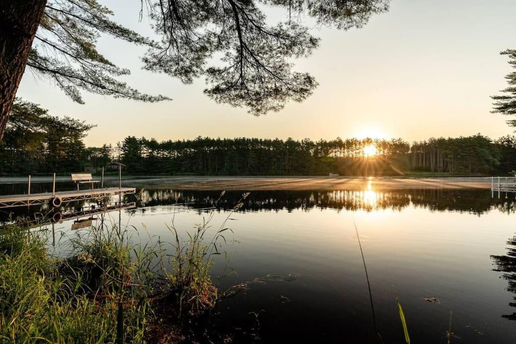 Lakefront Log Cabin Wloft, Kayaks, Canoe, Ev