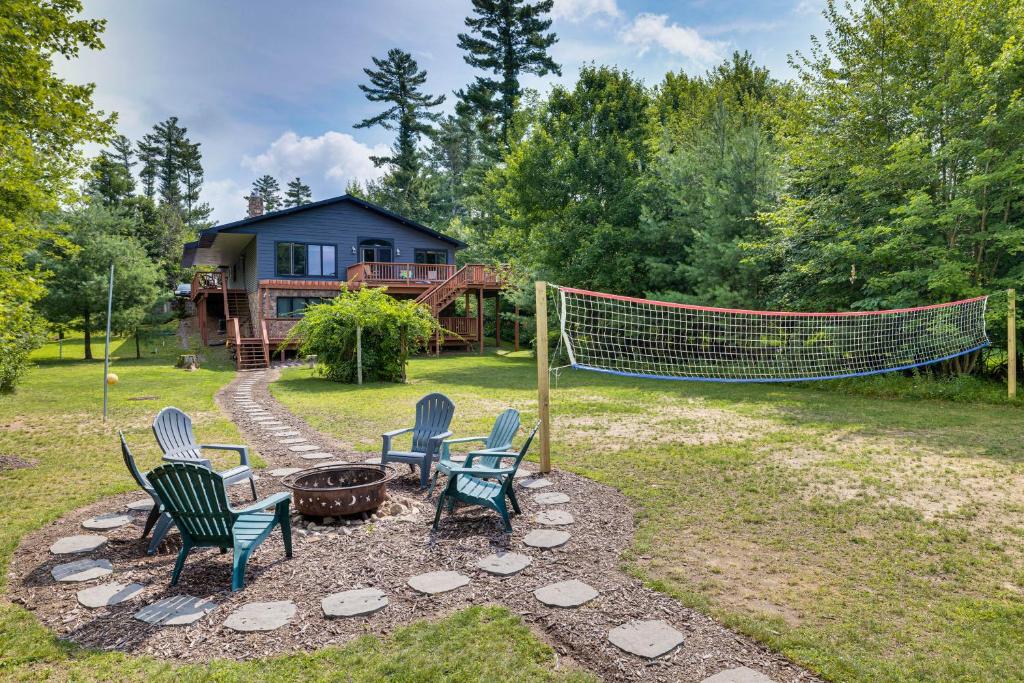 Lake Arbutus Cabin Private Dock and Pontoon Rental!